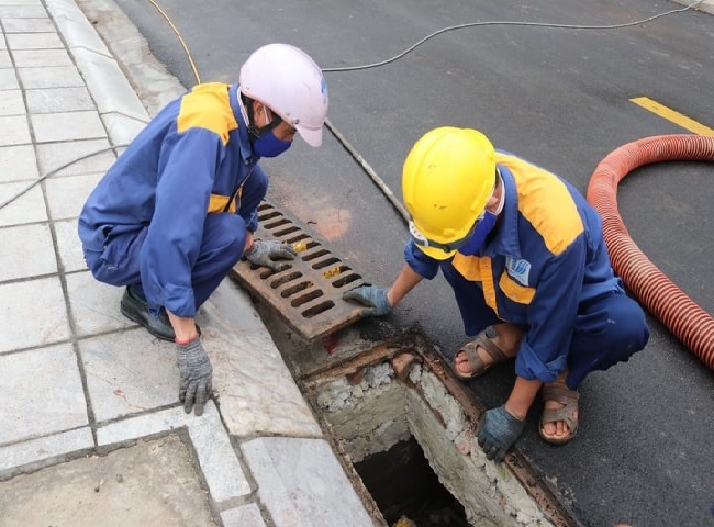 Nạo v&eacute;t hố ga quận 11 cho biết nguy&ecirc;n nh&acirc;n hố ga bị đầy​