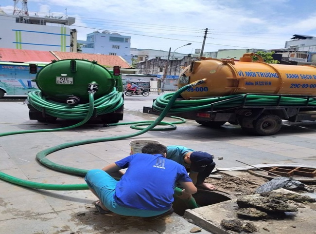 c&aacute;ch h&uacute;t hầm cầu kh&ocirc;ng cần đục ph&aacute;