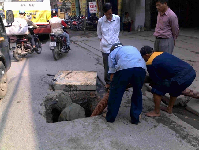 Nạo v&eacute;t hố ga gi&aacute; rẻ tphcm.