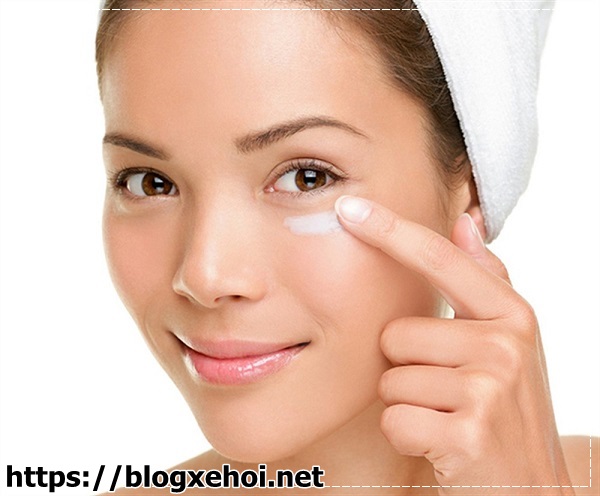 Xuất hiện mắt th&acirc;m quầng l&agrave; bệnh g&igrave; ?