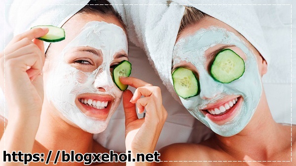 Mắt th&acirc;m quầng l&agrave; bệnh g&igrave; v&agrave; c&aacute;ch điều trị bằng dưa leo