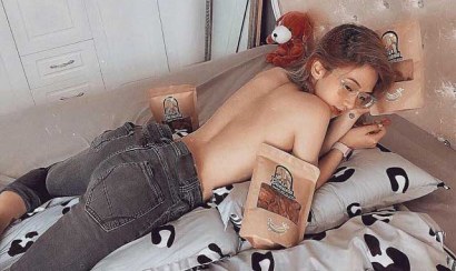 Lê Bống lộ clip nóng uống lượn cực sung trước camera gây sốt