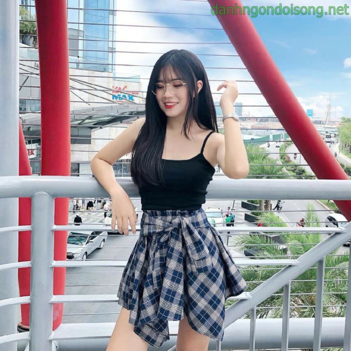 Top ảnh g&aacute;i xinh đeo mắt k&iacute;nh dễ thương