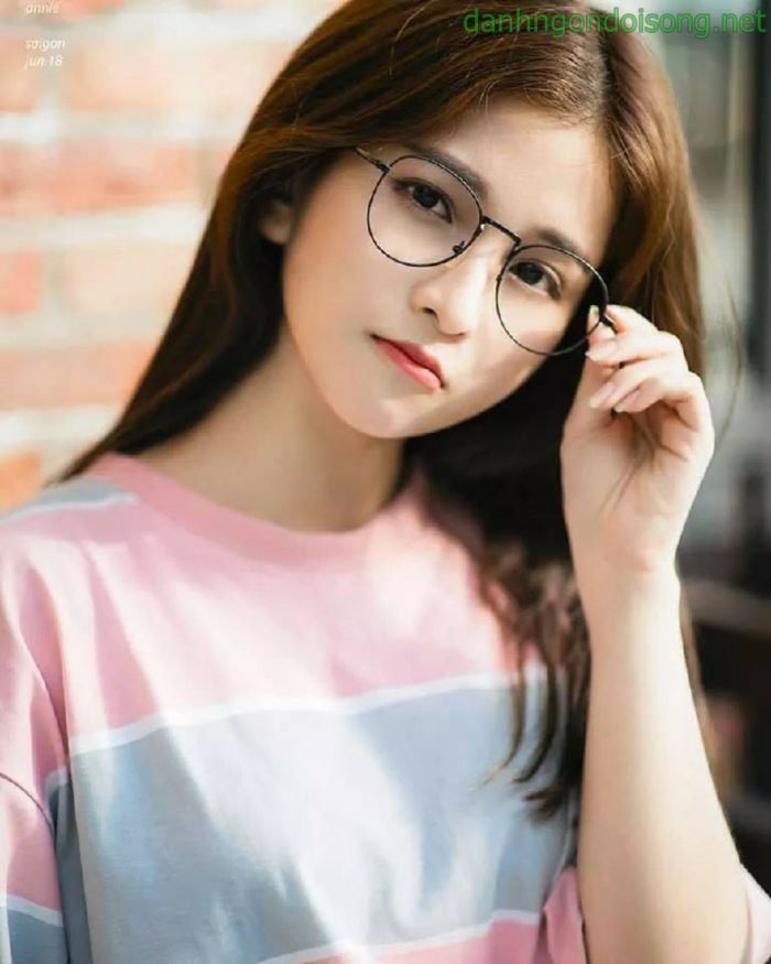 Top ảnh g&aacute;i xinh đeo mắt k&iacute;nh dễ thương