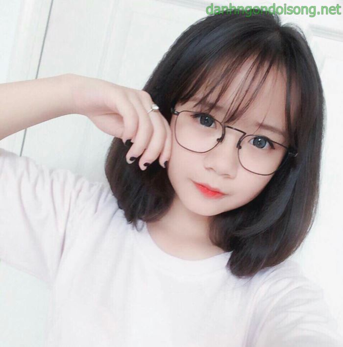 Top ảnh g&aacute;i xinh đeo mắt k&iacute;nh dễ thương