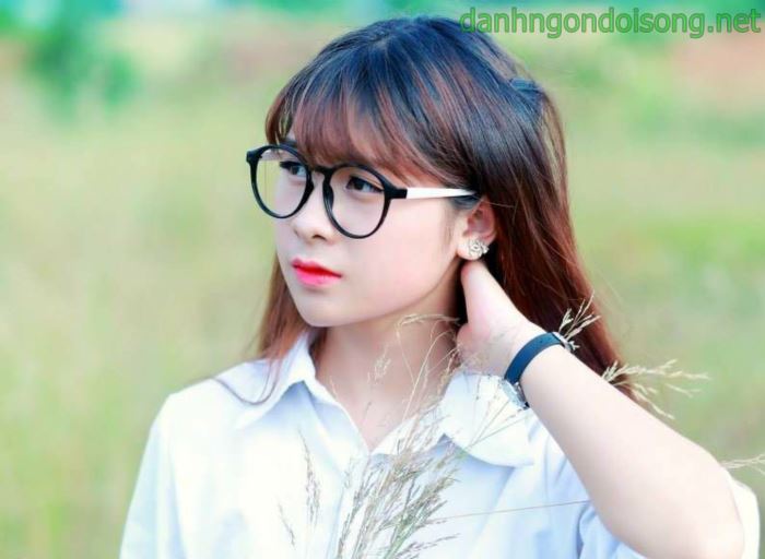 Top ảnh g&aacute;i xinh đeo mắt k&iacute;nh dễ thương