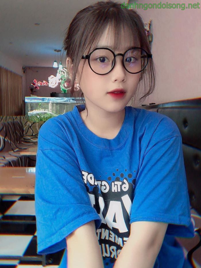 Top ảnh g&aacute;i xinh đeo mắt k&iacute;nh dễ thương