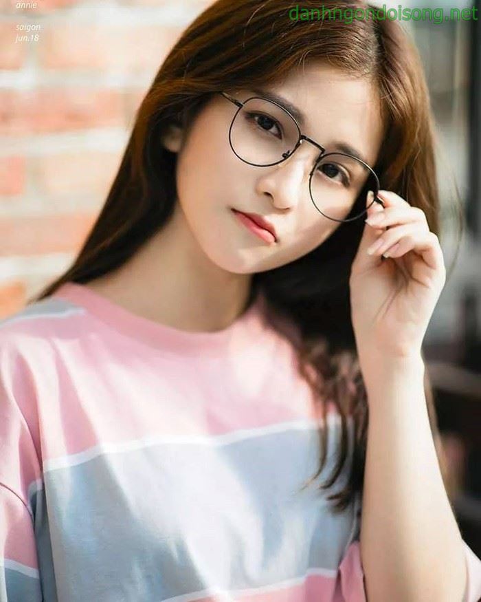 Top ảnh g&aacute;i xinh đeo mắt k&iacute;nh dễ thương