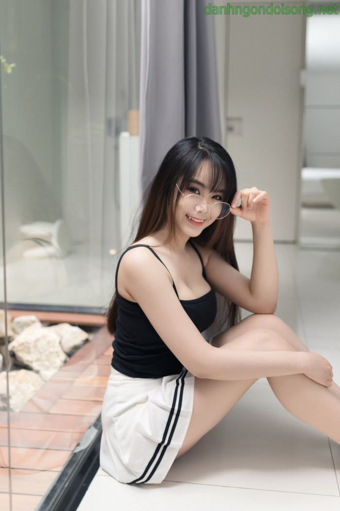 Top ảnh g&aacute;i xinh đeo mắt k&iacute;nh dễ thương