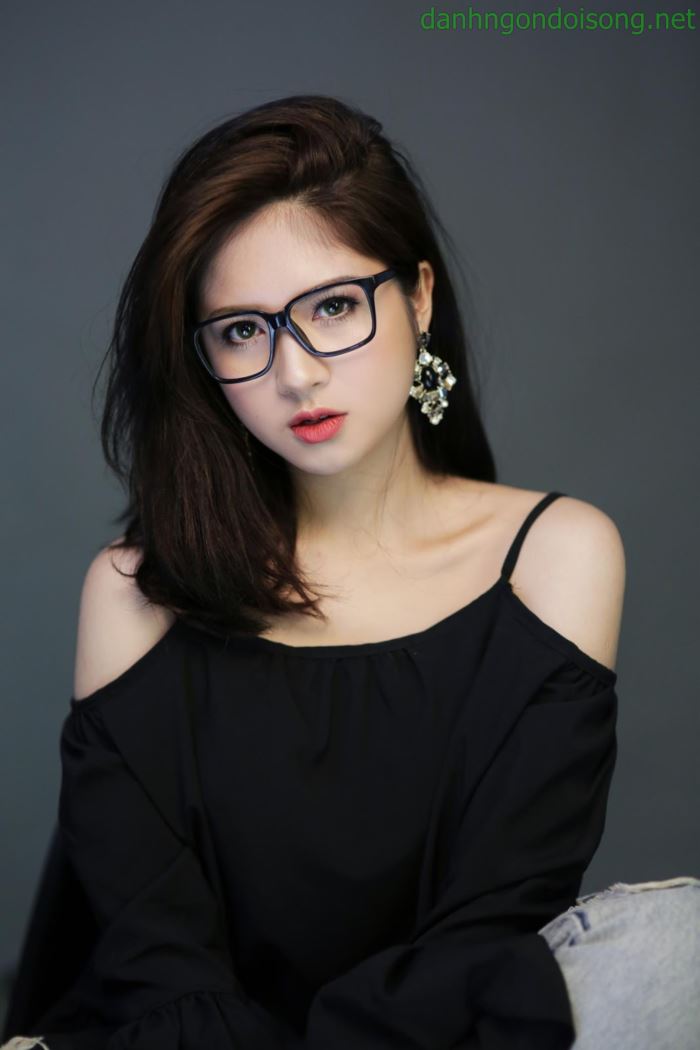 Top ảnh g&aacute;i xinh đeo mắt k&iacute;nh dễ thương