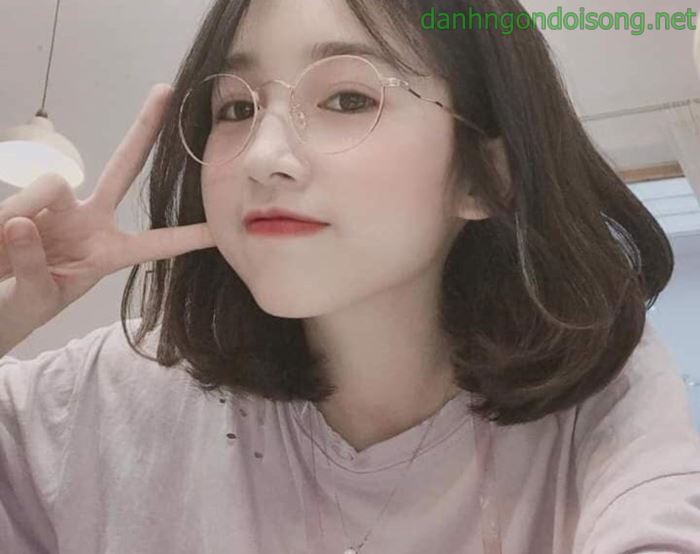 Top ảnh g&aacute;i xinh đeo mắt k&iacute;nh dễ thương