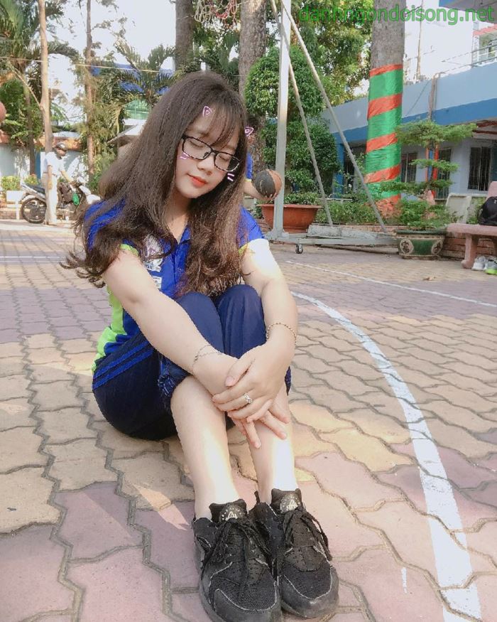 Top ảnh g&aacute;i xinh đeo mắt k&iacute;nh dễ thương
