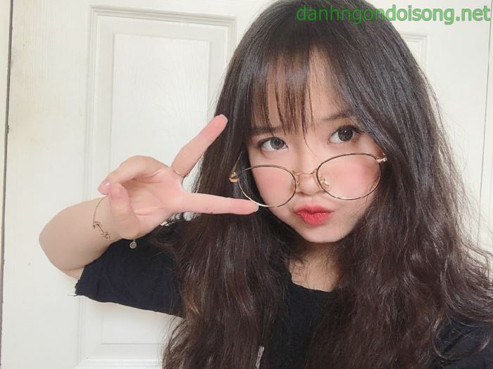 Top ảnh g&aacute;i xinh đeo mắt k&iacute;nh dễ thương