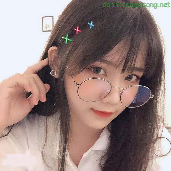 Top ảnh g&aacute;i xinh đeo mắt k&iacute;nh dễ thương