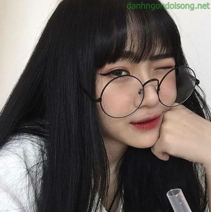 Top ảnh g&aacute;i xinh đeo mắt k&iacute;nh dễ thương