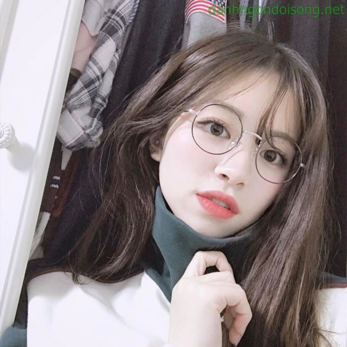 Top ảnh g&aacute;i xinh đeo mắt k&iacute;nh dễ thương