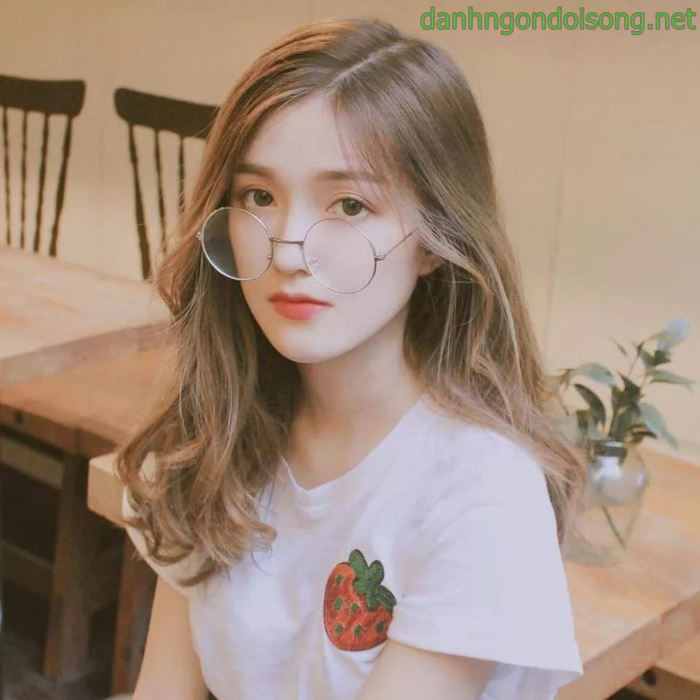 Top ảnh g&aacute;i xinh đeo mắt k&iacute;nh dễ thương