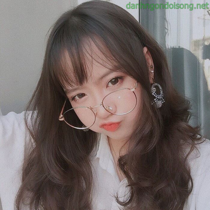 Top ảnh g&aacute;i xinh đeo mắt k&iacute;nh dễ thương