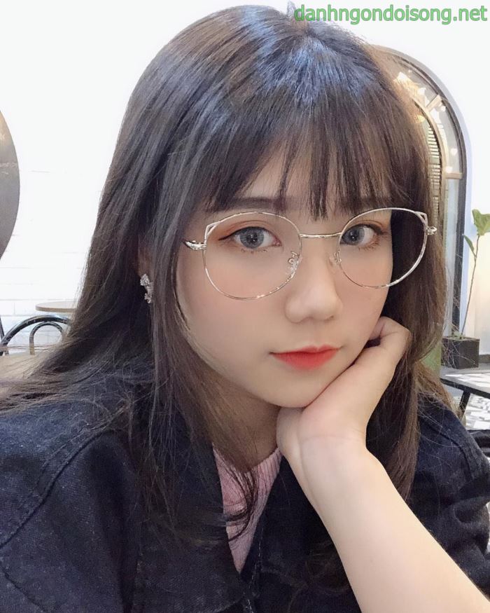 Top ảnh g&aacute;i xinh đeo mắt k&iacute;nh dễ thương