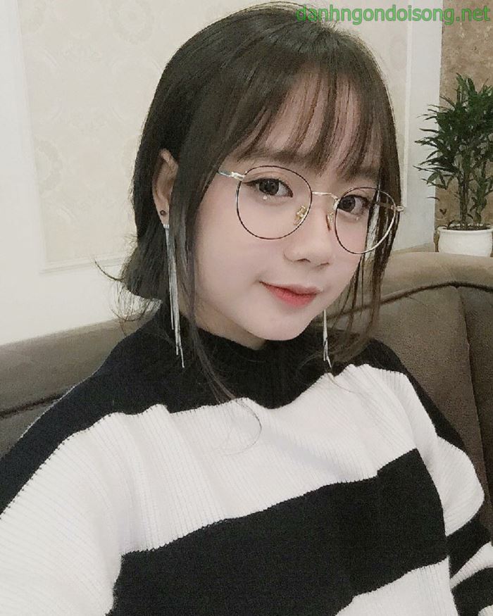Top ảnh g&aacute;i xinh đeo mắt k&iacute;nh dễ thương