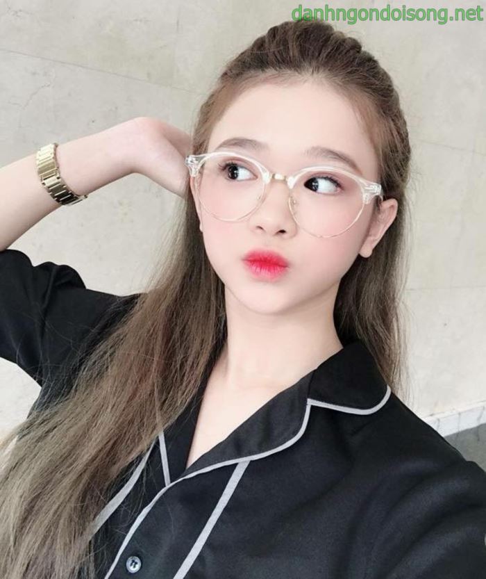 Top ảnh g&aacute;i xinh đeo mắt k&iacute;nh dễ thương
