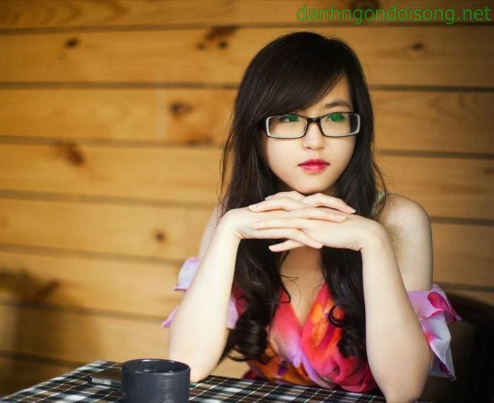 Top ảnh g&aacute;i xinh đeo mắt k&iacute;nh dễ thương