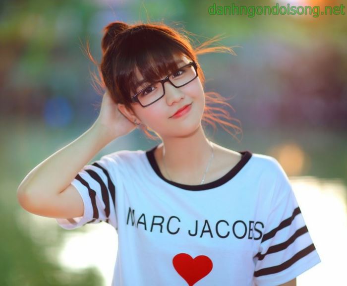 Top ảnh g&aacute;i xinh đeo mắt k&iacute;nh dễ thương