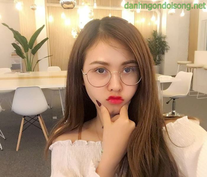Top ảnh g&aacute;i xinh đeo mắt k&iacute;nh dễ thương