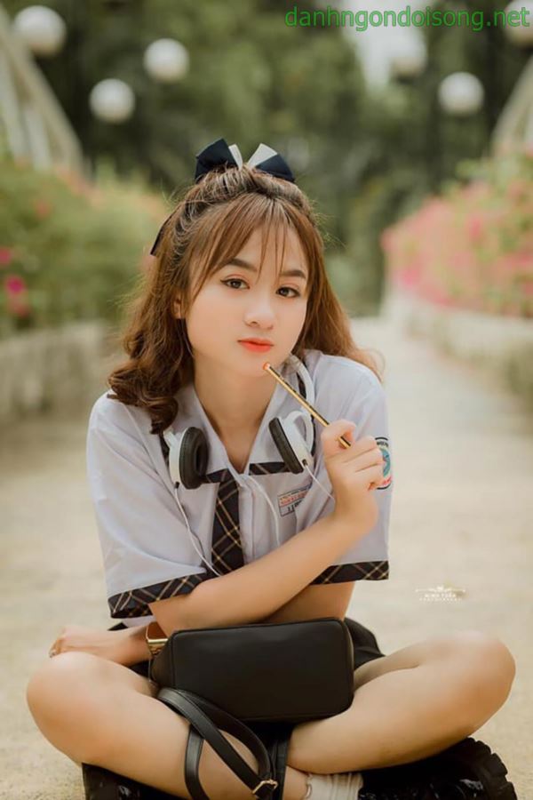Ảnh g&aacute;i xinh t&oacute;c ngắn ngang vai 2k3