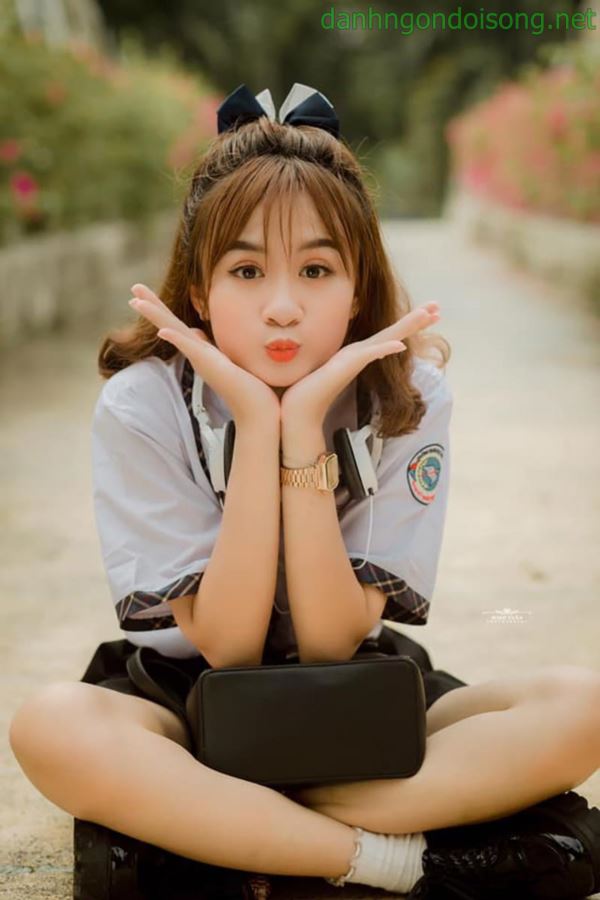 Ảnh g&aacute;i xinh t&oacute;c ngắn ngang vai 2k3