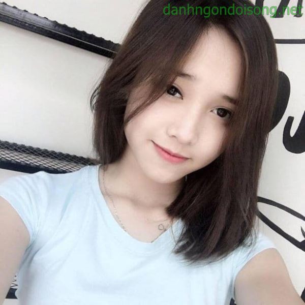Ảnh g&aacute;i xinh t&oacute;c ngắn ngang vai 2k3