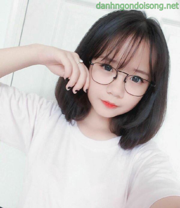 Ảnh g&aacute;i xinh t&oacute;c ngắn ngang vai 2k3