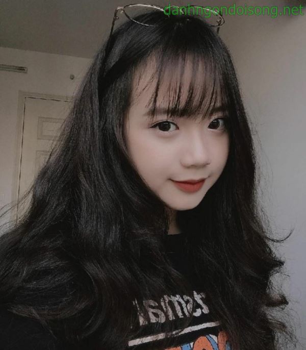 Ảnh g&aacute;i xinh t&oacute;c ngắn ngang vai 2k3