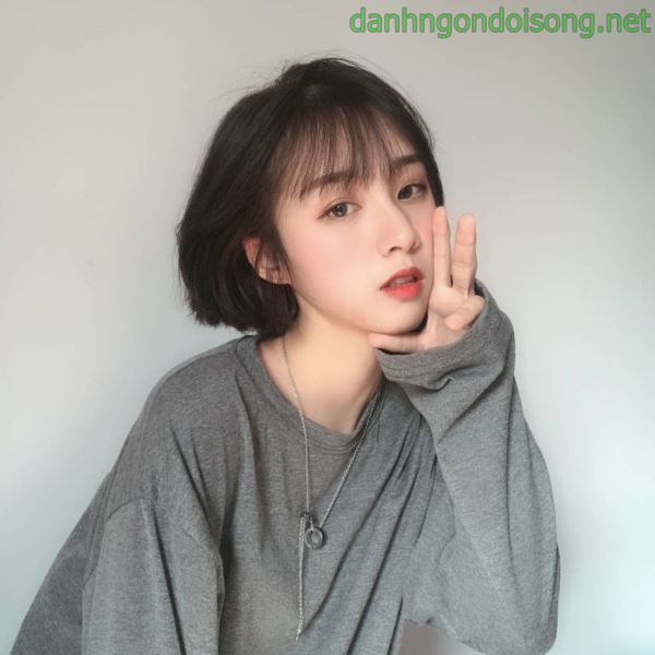 Ảnh g&aacute;i xinh t&oacute;c ngắn ngang vai 2k3