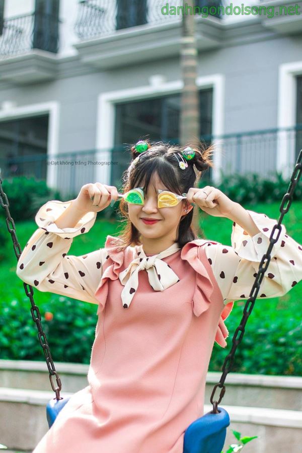 Ảnh g&aacute;i xinh t&oacute;c ngắn ngang vai 2k3