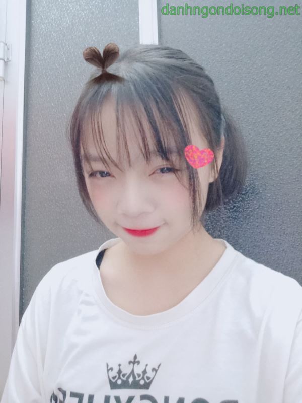 Ảnh g&aacute;i xinh t&oacute;c ngắn ngang vai 2k3