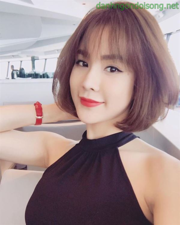 Ảnh g&aacute;i xinh t&oacute;c ngắn ngang vai 2k3
