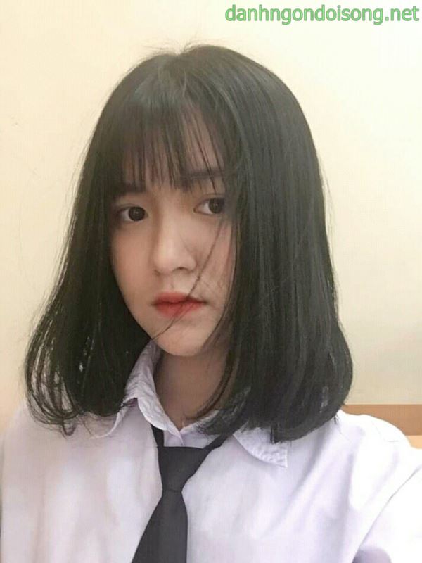 Ảnh g&aacute;i xinh t&oacute;c ngắn ngang vai 2k3