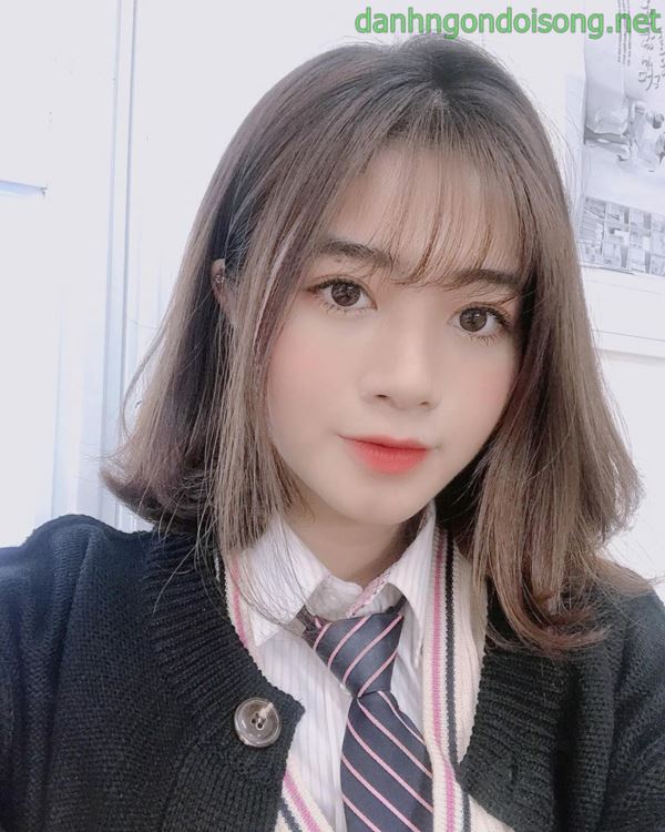 Ảnh g&aacute;i xinh t&oacute;c ngắn ngang vai 2k3