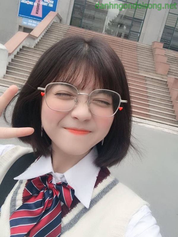 Ảnh g&aacute;i xinh t&oacute;c ngắn ngang vai 2k3