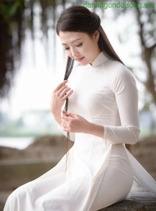 Ảnh g&aacute;i xinh t&oacute;c ngắn ngang vai 2k3