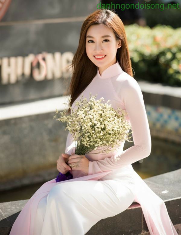 Ảnh g&aacute;i xinh t&oacute;c ngắn ngang vai 2k3
