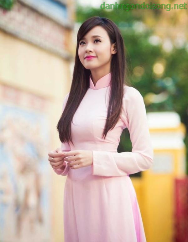 Ảnh g&aacute;i xinh t&oacute;c ngắn ngang vai 2k3