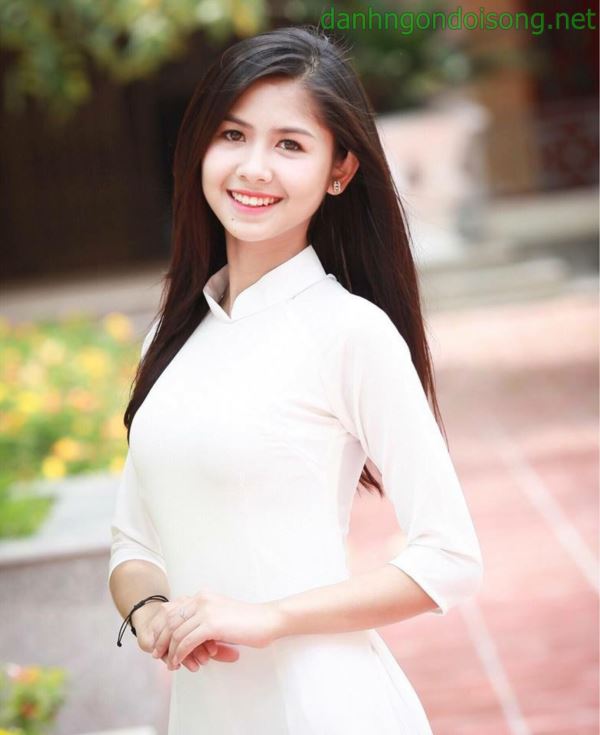 Ảnh g&aacute;i xinh t&oacute;c ngắn ngang vai 2k3