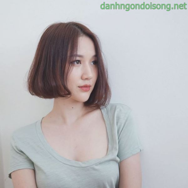 Ảnh g&aacute;i xinh t&oacute;c ngắn ngang vai 2k3