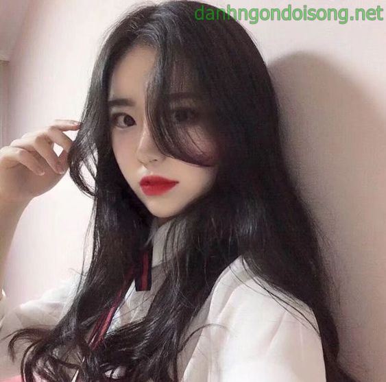 Ảnh g&aacute;i xinh t&oacute;c ngắn ngang vai 2k3