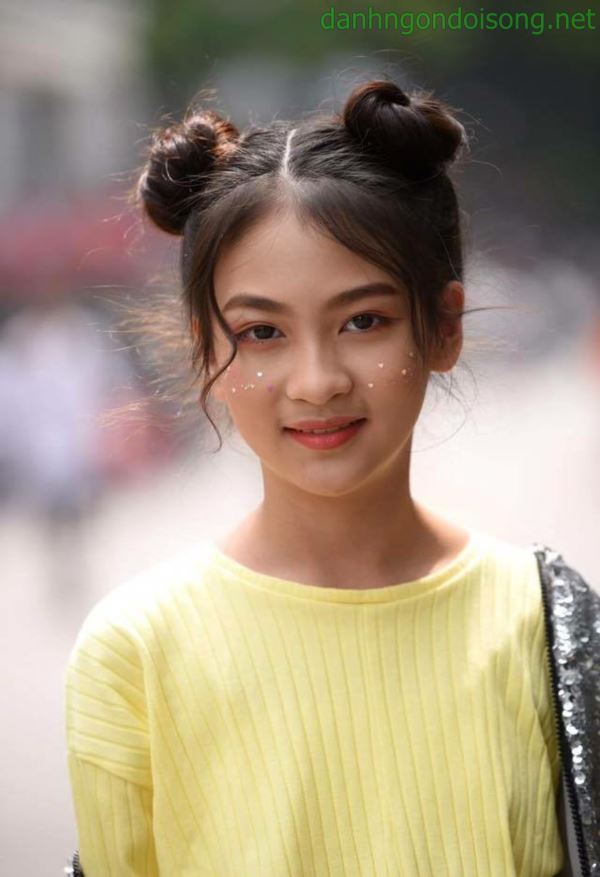 Ảnh g&aacute;i xinh t&oacute;c ngắn ngang vai 2k3