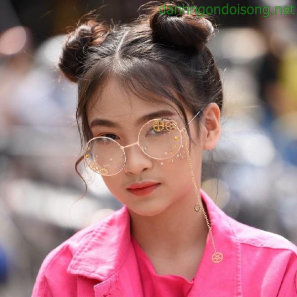 Ảnh g&aacute;i xinh t&oacute;c ngắn ngang vai 2k3