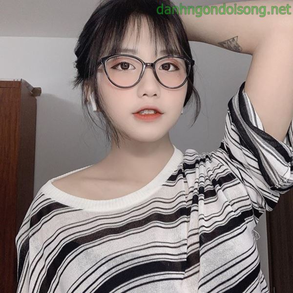 Ảnh g&aacute;i xinh t&oacute;c ngắn ngang vai 2k3