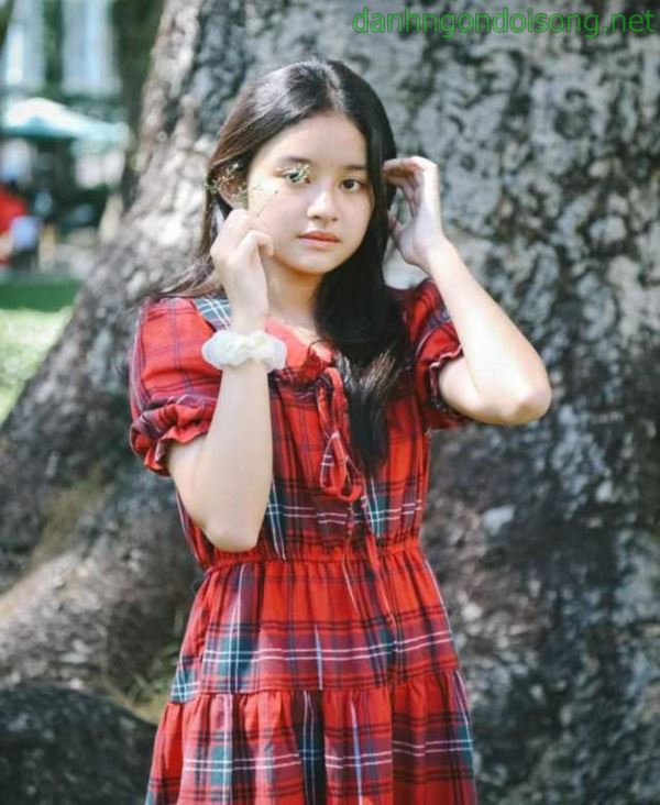 Ảnh g&aacute;i xinh t&oacute;c ngắn ngang vai 2k3
